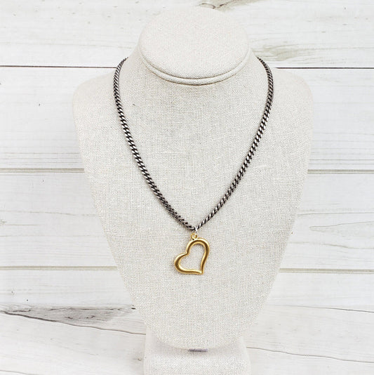 CURB NECKLACE WITH HANGING HEART